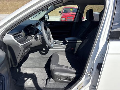 Used 2023 Jeep Grand Cherokee Laredo w/ Trailer Tow Prep Group (B) image 12