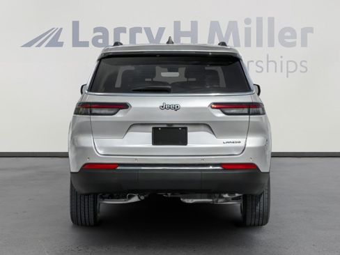 Used 2025 Jeep Grand Cherokee L Altitude image 8