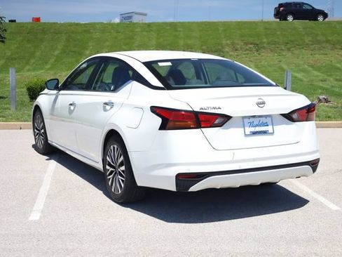 Used 2025 Nissan Altima 2.5 SV FWD image 7
