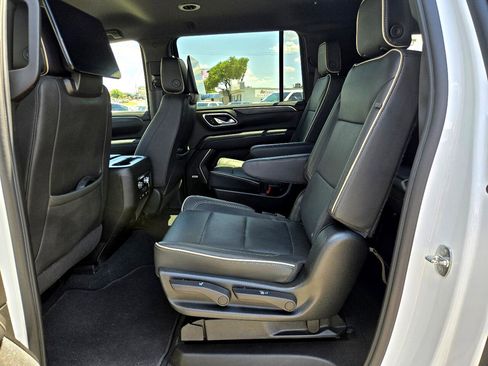 Used 2023 GMC Yukon XL SLT image 13