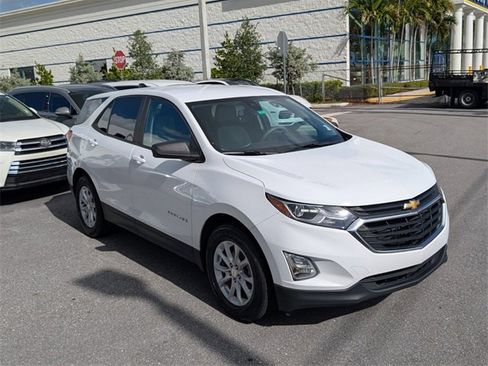 Used 2021 Chevrolet Equinox LS image 2