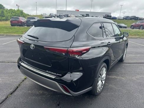 New 2026 Toyota Highlander Platinum AWD/4WD image 3