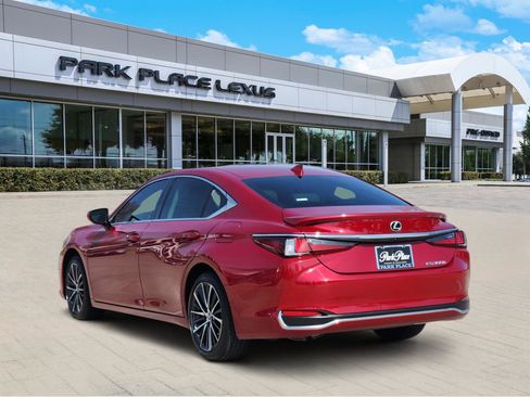 Used 2025 Lexus ES 300h w/ Premium Package image 4