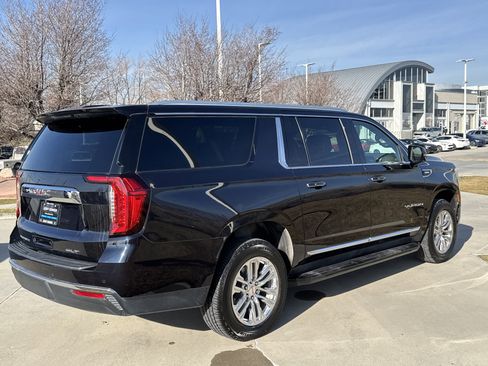 Used 2023 GMC Yukon XL SLT w/ SLT Premium Package image 5