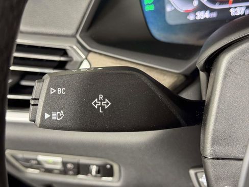 Used 2023 BMW X5 xDrive40i w/ M Sport Package image 21