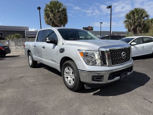 Used 2017 Nissan Titan SV RWD image 5