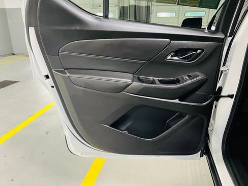 Used 2020 Chevrolet Traverse LT w/ LT Premium Package FWD image 29
