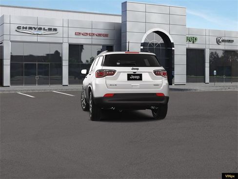 New 2026 Jeep Compass Latitude image 13