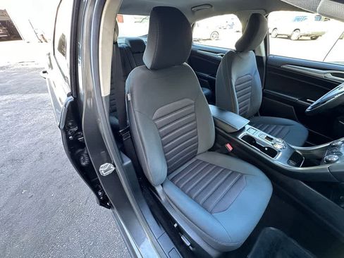 Used 2017 Ford Fusion SE image 14