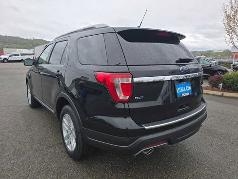 Used 2018 Ford Explorer XLT w/ Equipment Group 202A AWD/4WD image 3