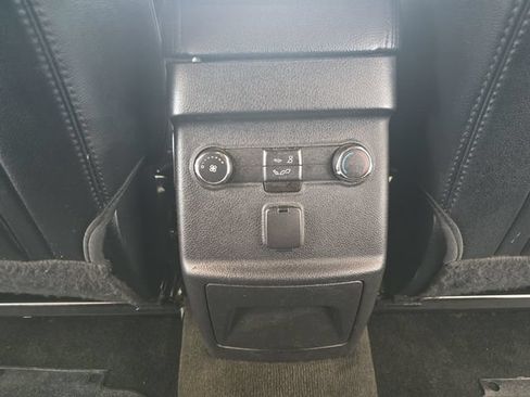 Used 2017 Ford Explorer XLT w/ Equipment Group 202A FWD image 17