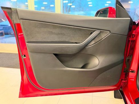 Used 2021 Tesla Model Y Long Range image 18