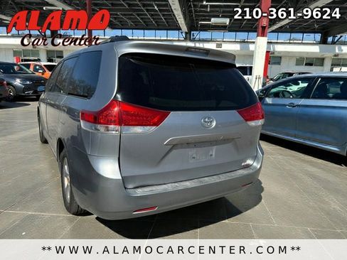Used 2011 Toyota Sienna LE image 4