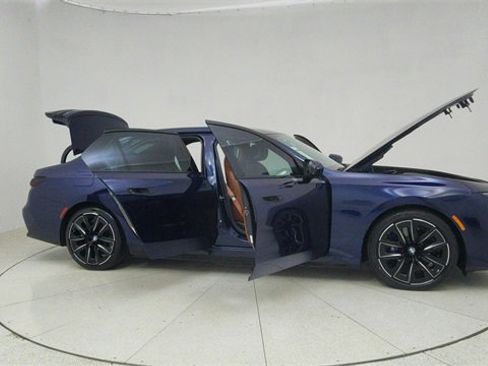 Used 2023 BMW i7 xDrive60 image 72