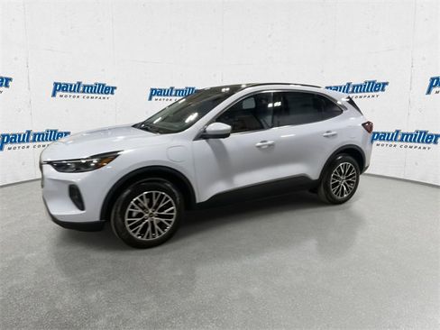 Used 2025 Ford Escape SE w/ PHEV Premium Package image 5