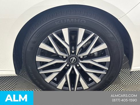 Used 2025 Nissan Altima 2.5 SV FWD image 15