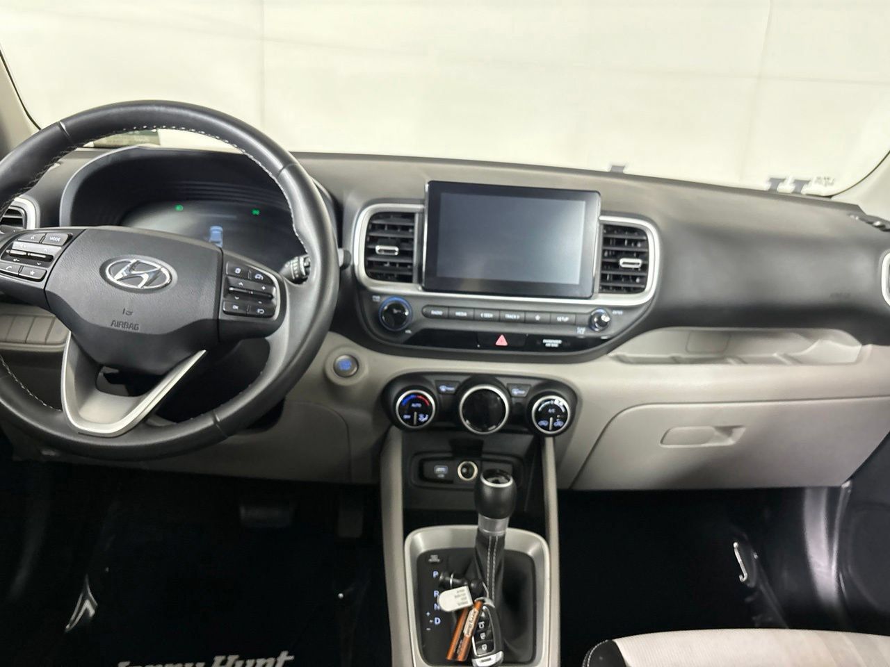 Used 2025 Hyundai Venue SEL FWD image 26