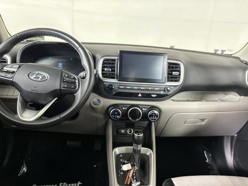 Used 2025 Hyundai Venue SEL FWD image 26