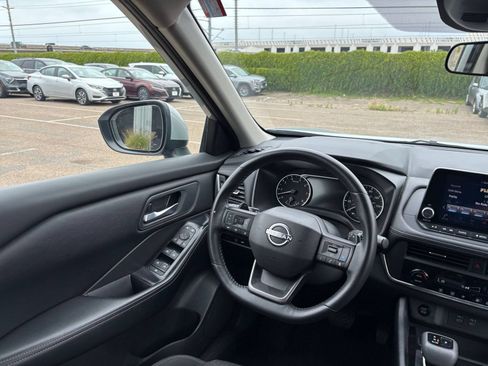 Used 2025 Nissan Rogue SV FWD image 36