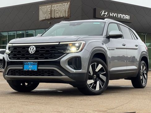 Used 2024 Volkswagen Atlas Cross Sport SE image 1