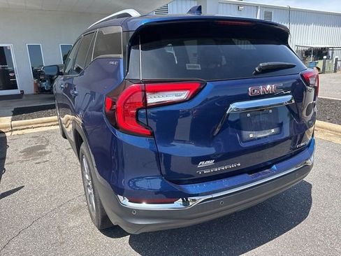 Used 2022 GMC Terrain SLT AWD/4WD image 4