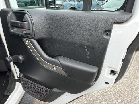 Used 2018 Jeep Wrangler Unlimited Sport w/ Connectivity Group image 19