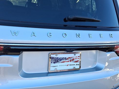 Certified 2024 Jeep Wagoneer Series III image 16