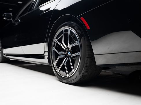Used 2023 BMW i7 xDrive60 w/ Executive Package 2 AWD/4WD image 77