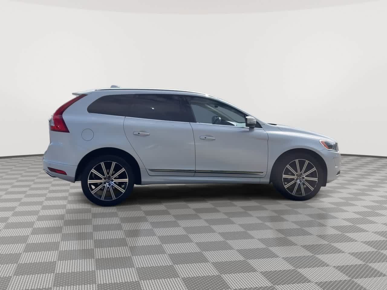 Used 2017 Volvo XC60 T6 Inscription w/ Climate Package AWD/4WD image 9