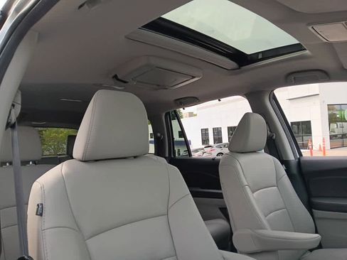 Used 2022 Honda Pilot Touring image 14