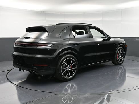 New 2026 Porsche Cayenne Turbo AWD/4WD image 8