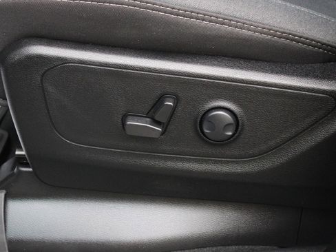 Used 2023 RAM 1500 Big Horn AWD/4WD image 16