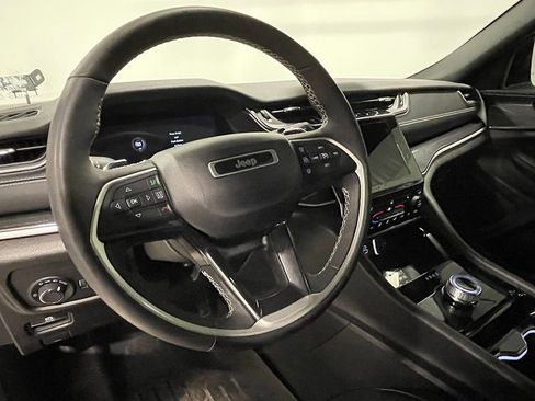 Used 2023 Jeep Grand Cherokee Altitude image 20