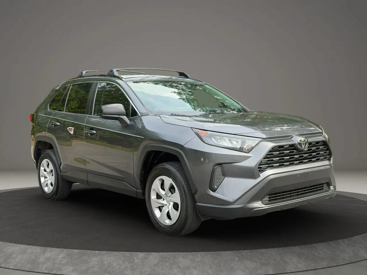 Used 2019 Toyota RAV4 LE FWD image 3