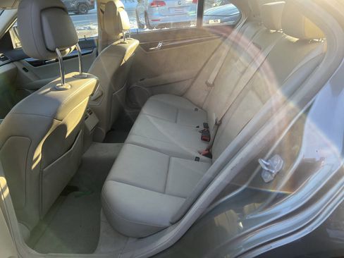 Used 2009 Mercedes-Benz C 300 4MATIC Sedan image 5