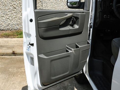 Used 2015 Chevrolet Express 2500 LT w/ LT Preferred Equipment Group image 38