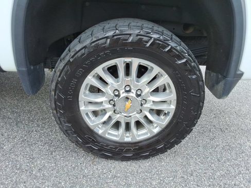 Certified 2022 Chevrolet Silverado 2500 High Country w/ Z71 Off-Road Package AWD/4WD image 14