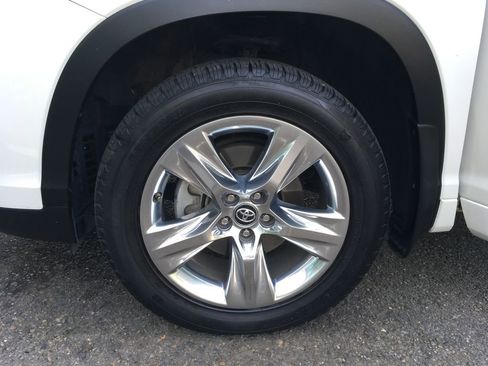 Used 2019 Toyota Highlander Limited AWD/4WD image 39