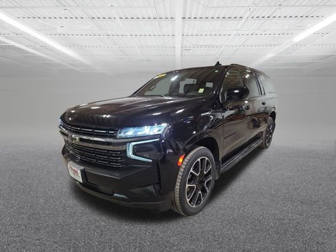 Used 2021 Chevrolet Suburban RST image 2