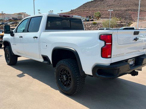 Used 2026 Chevrolet Silverado 2500 ZR2 AWD/4WD image 3