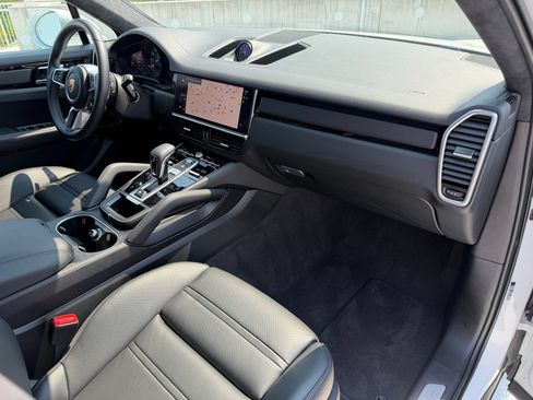 Certified 2023 Porsche Cayenne Coupe AWD/4WD image 27