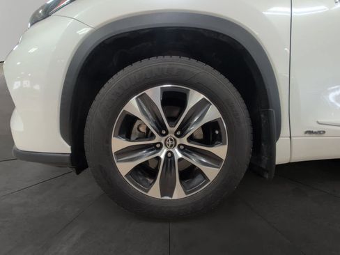 Used 2020 Toyota Highlander XLE image 14