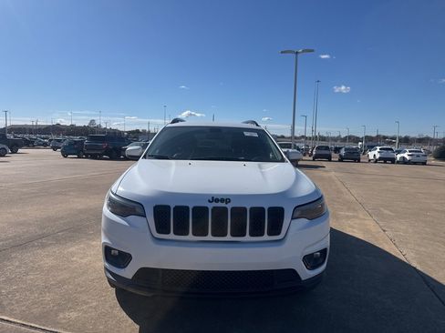 Used 2020 Jeep Cherokee Latitude Plus image 2