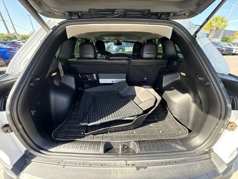 Used 2022 Jeep Cherokee Trailhawk w/ Comfort/Convenience Group AWD/4WD image 17