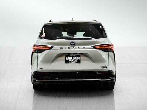 Used 2024 Toyota Sienna Limited AWD/4WD image 4