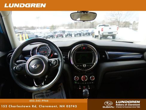Used 2019 MINI Cooper 4-Door Hardtop image 4