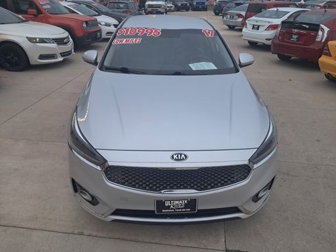 Used 2017 Kia Cadenza Premium image 3