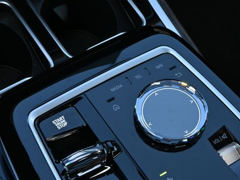 New 2026 BMW 740i image 19