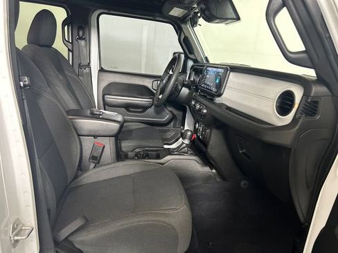 Used 2024 Jeep Wrangler Unlimited AWD/4WD image 29