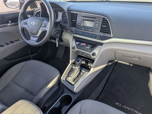 Used 2018 Hyundai Elantra SE w/ Cargo Package image 29